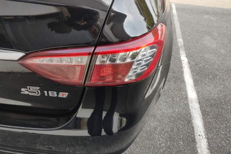 Used Luxgen 5 2013 1.8T Automatic Prestige Model Right Rear Taillight