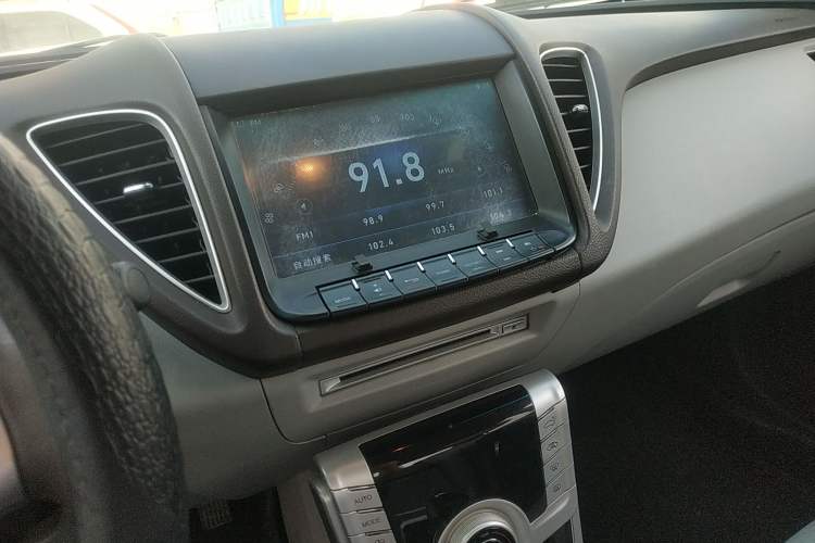 Used Luxgen 5 2013 1.8T Automatic Luxury Model Audio And AC Panel