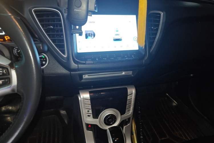 Used Luxgen 5 2013 1.8T Automatic Prestige Model Audio And AC Panel