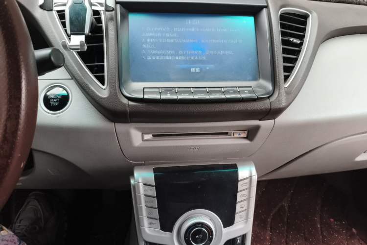Used Luxgen 5 2013 1.8T Automatic Flagship Model Audio And AC Panel