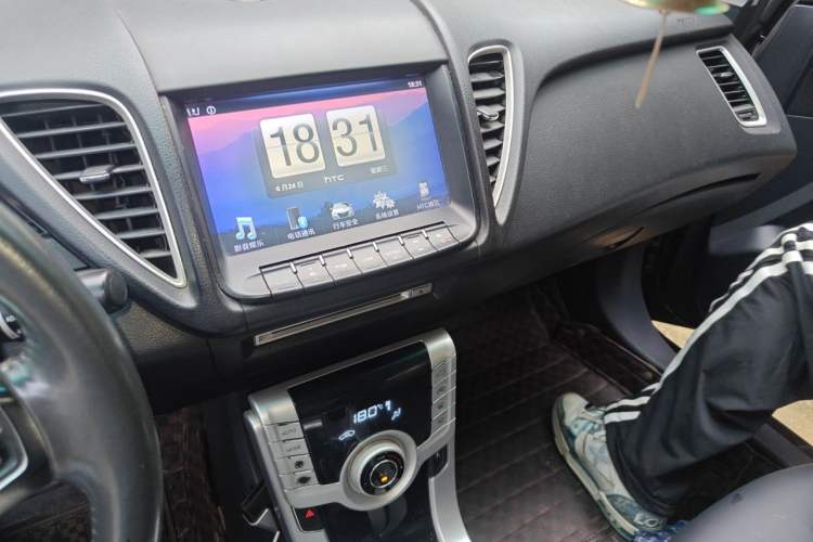 Used Luxgen 5 2013 1.8T Automatic Prestige Model Audio And AC Panel