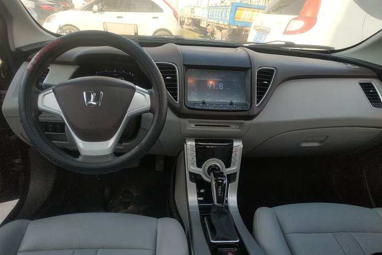 Used Luxgen 5 2013 1.8T Automatic Luxury Model Center Console