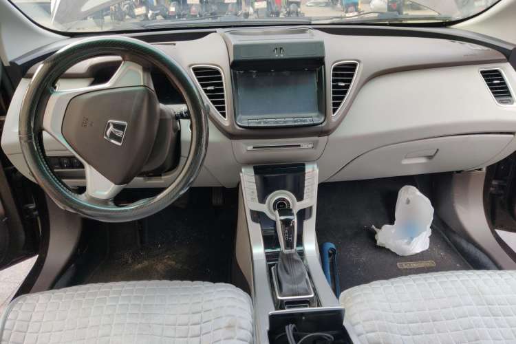Used Luxgen 5 2013 1.8T Automatic Luxury Model Center Console