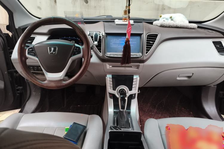 Used Luxgen 5 2013 1.8T Automatic Flagship Model Center Console