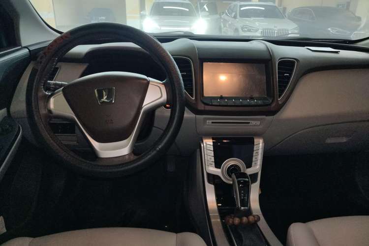 Used Luxgen 5 2013 1.8T Automatic Luxury Model Center Console