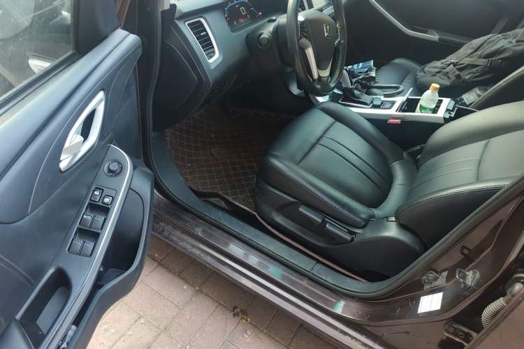Used Luxgen 5 2013 1.8T Automatic Prestige Model Driver Seat