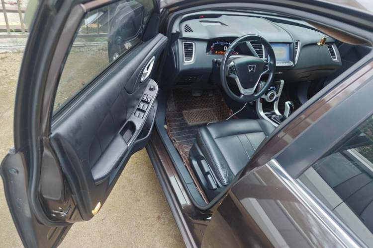Used Luxgen 5 2013 1.8T Automatic Prestige Model Driver Seat