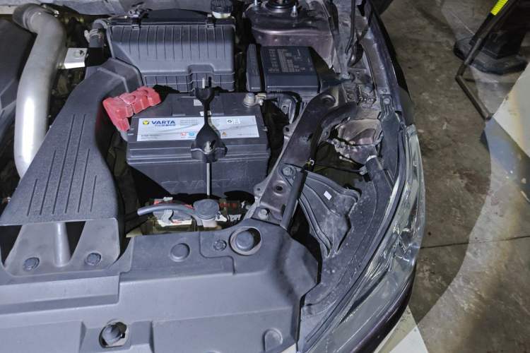 Used Luxgen 5 2013 1.8T Automatic Prestige Model Engine Bay Left
