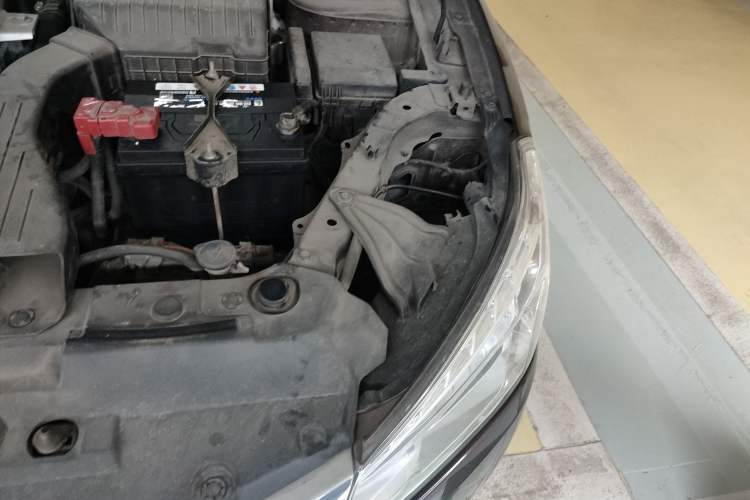 Used Luxgen 5 2013 1.8T Automatic Luxury Model Engine Bay Left