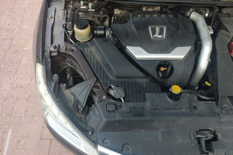 Used Luxgen 5 2013 1.8T Automatic Prestige Model Engine Bay Right