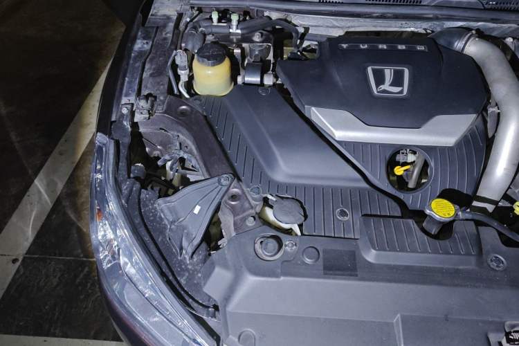 Used Luxgen 5 2013 1.8T Automatic Prestige Model Engine Bay Right