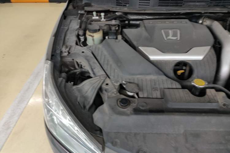 Used Luxgen 5 2013 1.8T Automatic Luxury Model Engine Bay Right