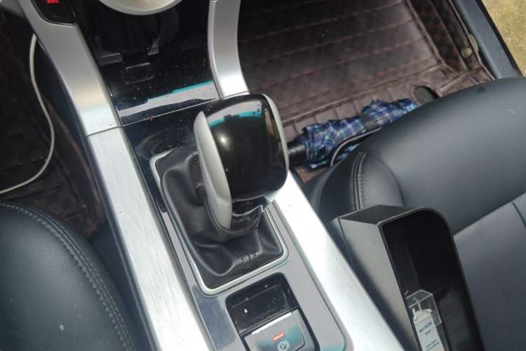 Used Luxgen 5 2013 1.8T Automatic Prestige Model Gear Lever