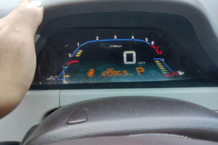 Used Luxgen 5 2013 1.8T Automatic Luxury Model Odometer Close Up