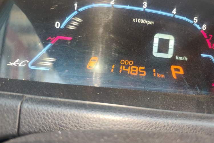 Used Luxgen 5 2013 1.8T Automatic Prestige Model Odometer Close Up