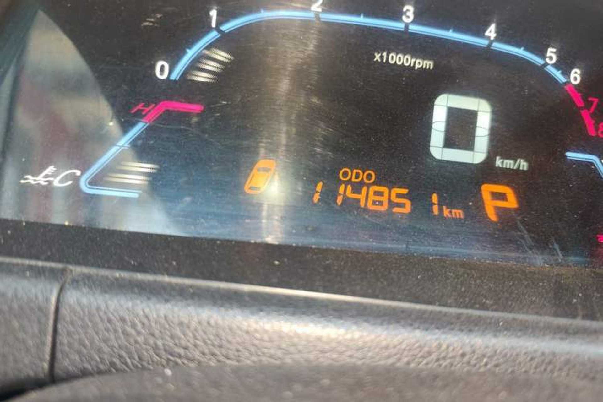 Used Luxgen 5 2013 1.8T Automatic Prestige Model Odometer Close Up