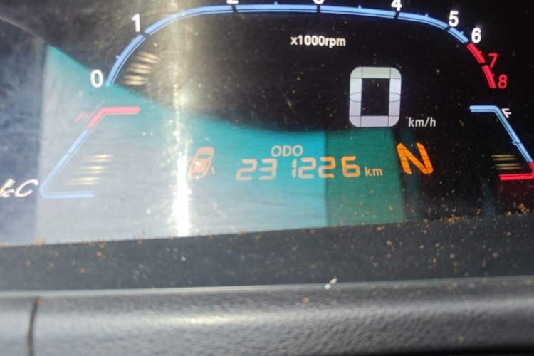 Used Luxgen 5 2013 1.8T Automatic Prestige Model Odometer Close Up