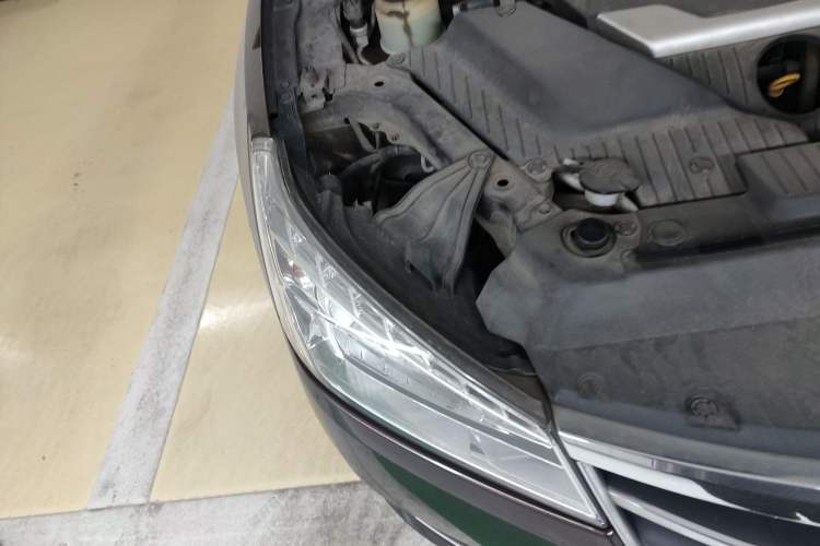 Used Luxgen 5 2013 1.8T Automatic Luxury Model Right Front Headlight