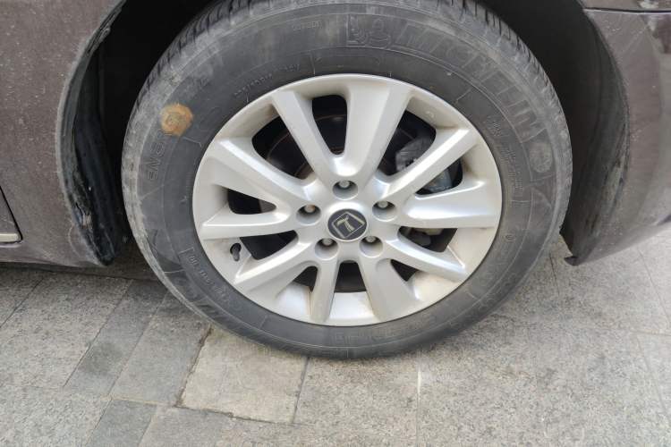 Used Luxgen 5 2013 1.8T Automatic Luxury Model Right Front Wheel Hub