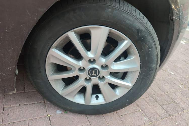Used Luxgen 5 2013 1.8T Automatic Prestige Model Right Front Wheel Hub