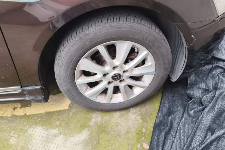 Used Luxgen 5 2013 1.8T Automatic Flagship Model Right Front Wheel Hub
