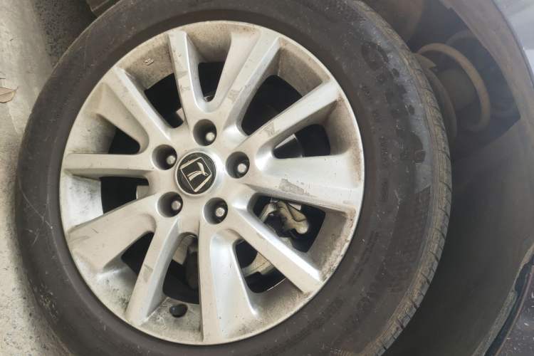 Used Luxgen 5 2013 1.8T Automatic Luxury Model Right Front Wheel Hub