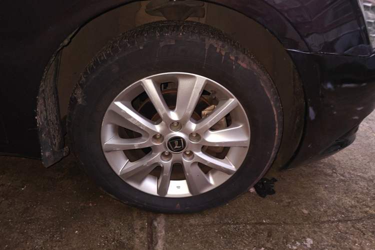 Used Luxgen 5 2013 1.8T Automatic Prestige Model Right Front Wheel Hub