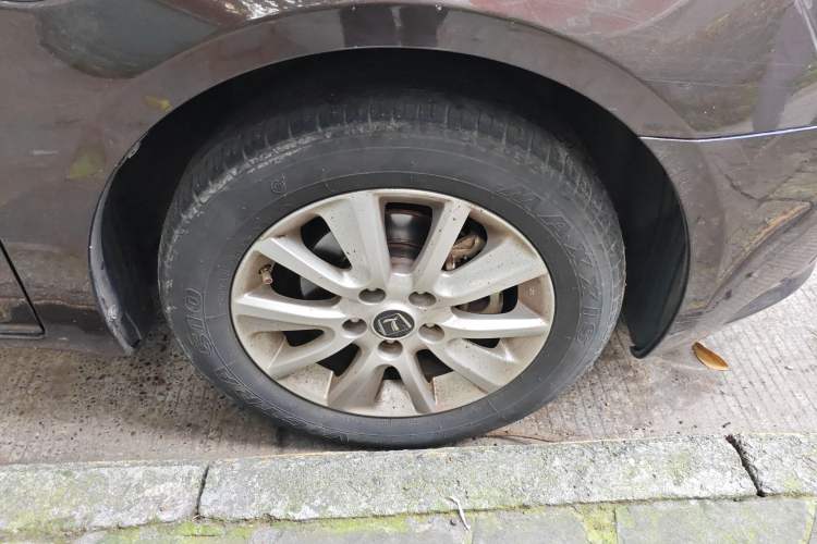 Used Luxgen 5 2013 1.8T Automatic Luxury Model Right Front Wheel Hub
