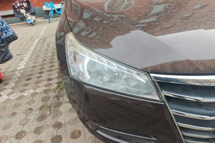 Used Luxgen 5 2013 1.8T Automatic Luxury Model Right Front Headlight