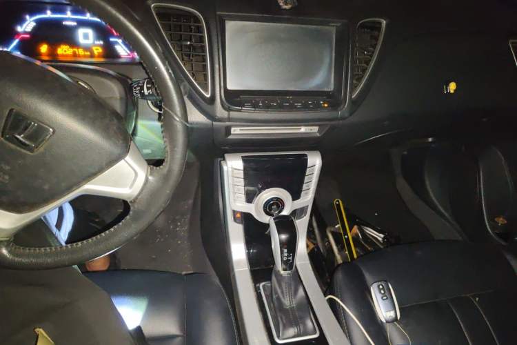 Used Luxgen 5 2013 1.8T Automatic Luxury Model Audio And AC Panel