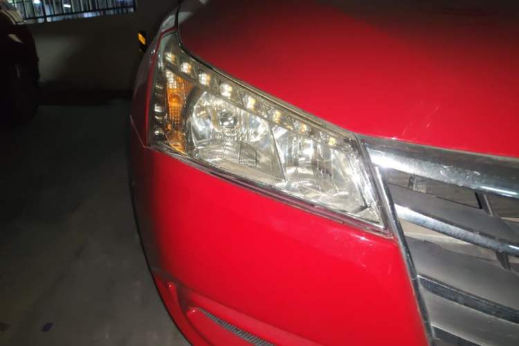 Used Luxgen 5 2013 1.8T Automatic Luxury Model Right Front Headlight