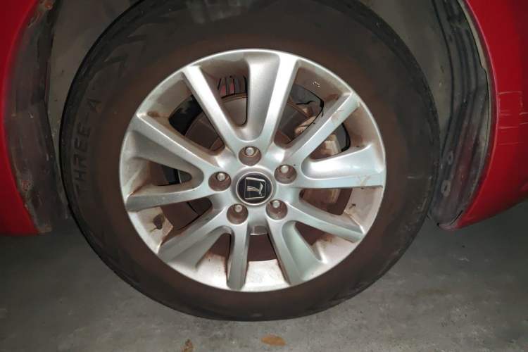 Used Luxgen 5 2013 1.8T Automatic Luxury Model Right Front Wheel Hub