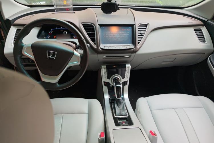 Used Luxgen 5 2013 1.8T Automatic Luxury Model Center Console