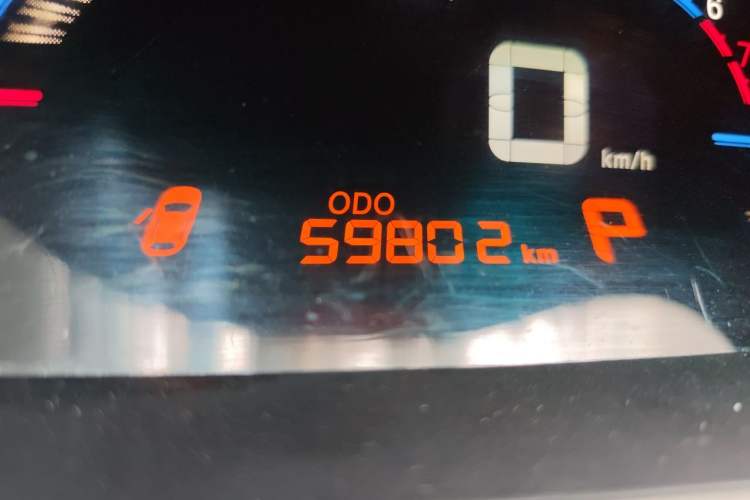 Used Luxgen 5 2013 1.8T Automatic Luxury Model Odometer Close Up
