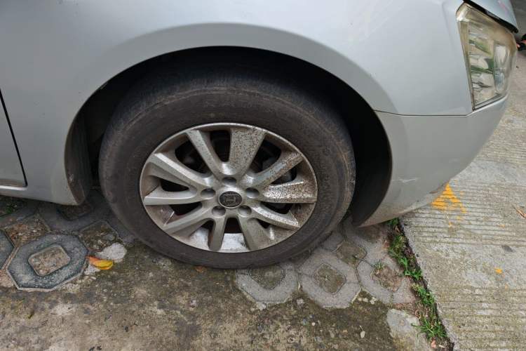 Used Luxgen 5 2013 1.8T Automatic Luxury Model Right Front Wheel Hub