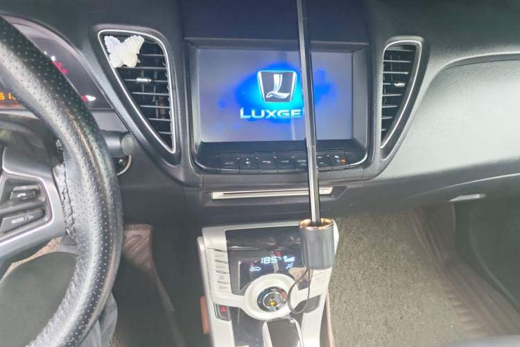 Used Luxgen 5 2013 1.8T Automatic Luxury Model Audio And AC Panel