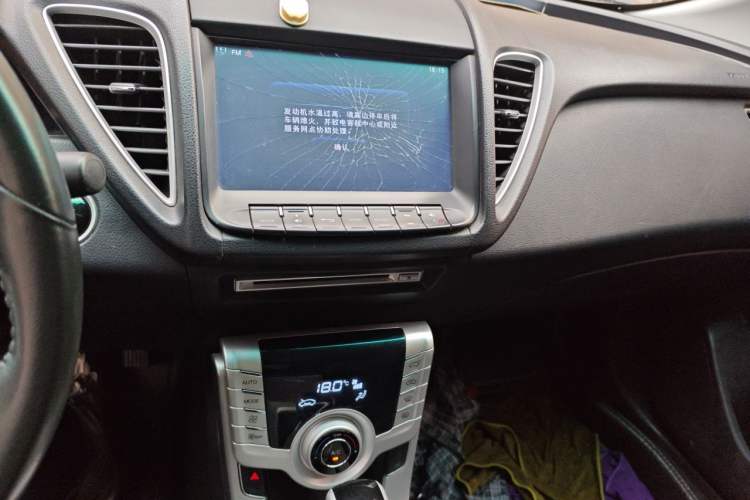 Used Luxgen 5 2013 1.8T Automatic Luxury Model Audio And AC Panel