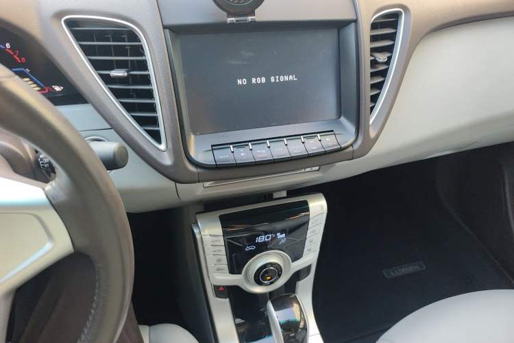 Used Luxgen 5 2013 1.8T Automatic Luxury Model Audio And AC Panel