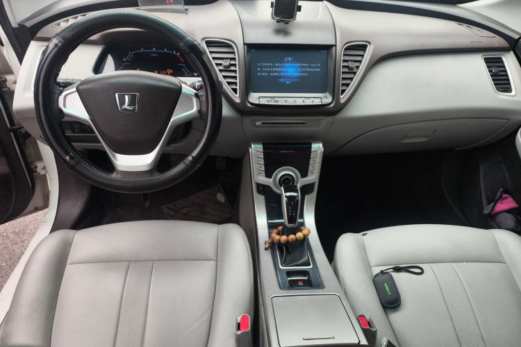 Used Luxgen 5 2013 1.8T Automatic Luxury Model Center Console