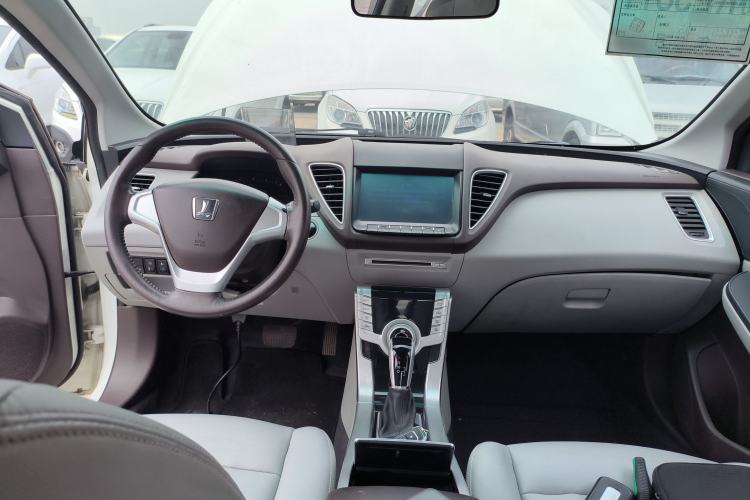 Used Luxgen 5 2013 1.8T Automatic Luxury Model Center Console