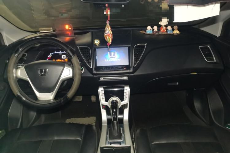 Used Luxgen 5 2013 1.8T Automatic Luxury Model Center Console