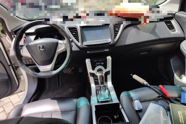 Used Luxgen 5 2013 1.8T Automatic Luxury Model Center Console