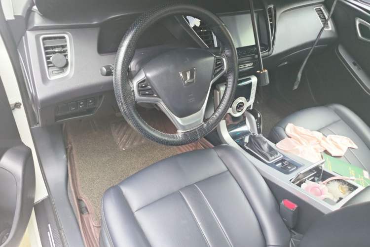 Used Luxgen 5 2013 1.8T Automatic Luxury Model Center Console