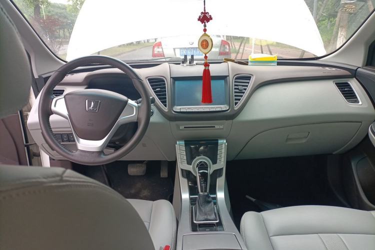Used Luxgen 5 2013 1.8T Automatic Luxury Model Center Console