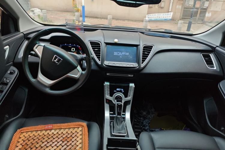 Used Luxgen 5 2013 1.8T Automatic Luxury Model Center Console