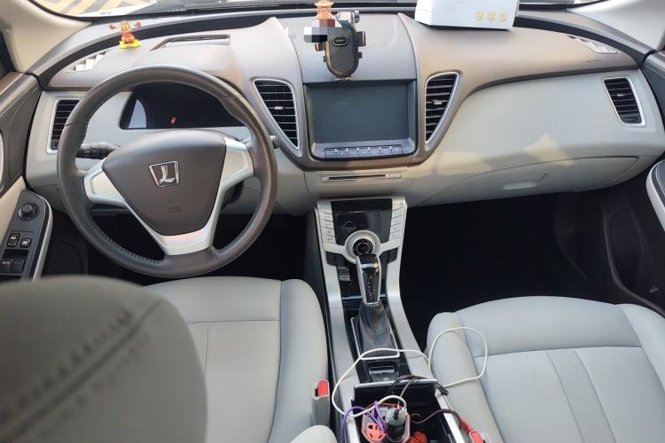 Used Luxgen 5 2013 1.8T Automatic Luxury Model Center Console