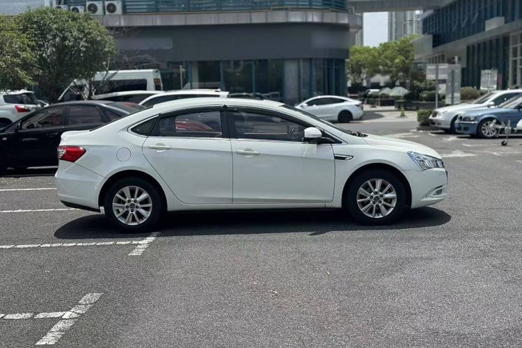 Used Luxgen 5 2013 1.8T Automatic Prestige Model Exterior 6