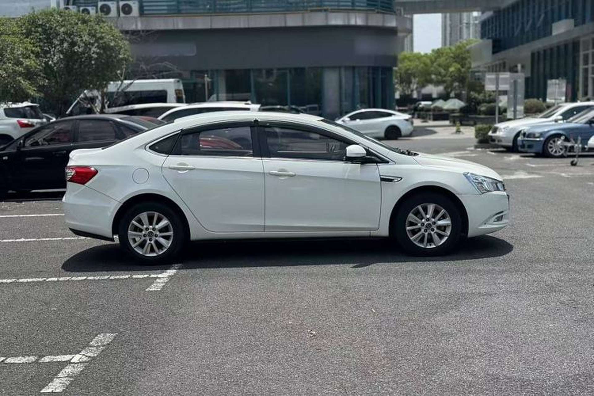 Used Luxgen 5 2013 1.8T Automatic Prestige Model Exterior 6