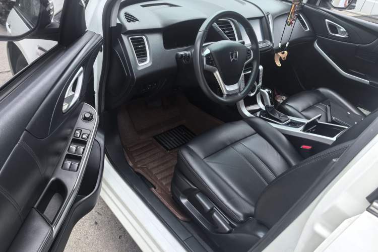 Used Luxgen 5 2013 1.8T Automatic Prestige Model Interior 4