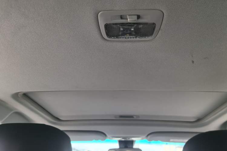 Used Luxgen 5 2013 1.8T Automatic Prestige Model Interior 6